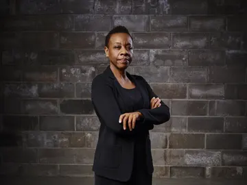 Marianne Jean-Baptiste es Bethany Mayfair Marianne Jean-Baptiste es Bethany Mayfair