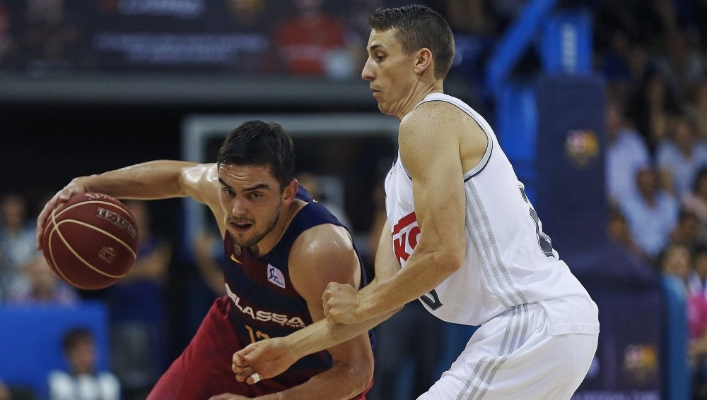Satoransky y Carroll en el primer duelo de la final de la ACB