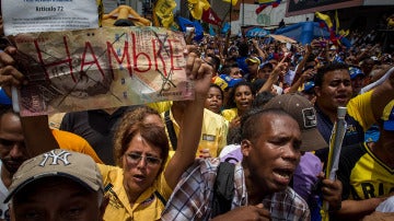 Población venezolana protesta por la falta de comida