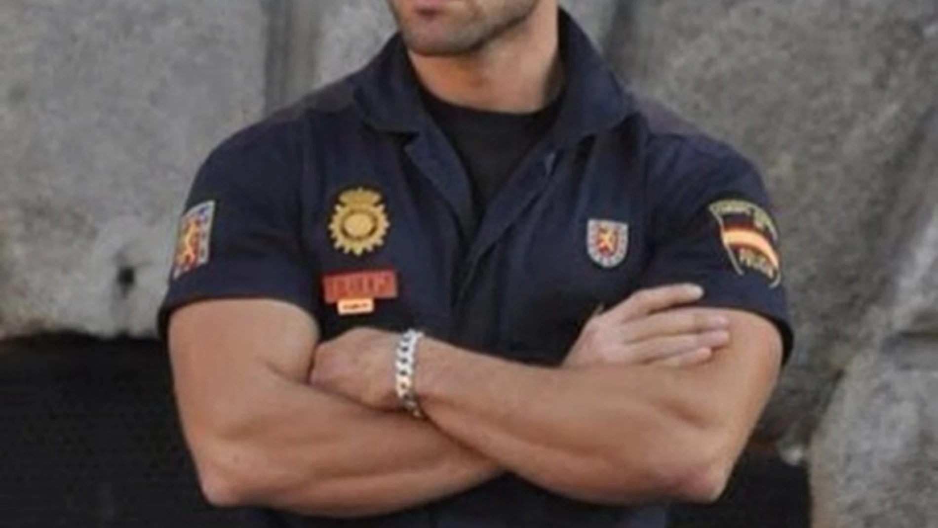 La Policía Nacional vetará que su uniforme sirva para marcar músculo La Policía Nacional vetará que su uniforme sirva para marcar músculo