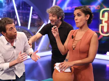 Inma y Ricardo juegan con el público al 'juego de las olivas' Inma y Ricardo juegan con el público al 'juego de las olivas'