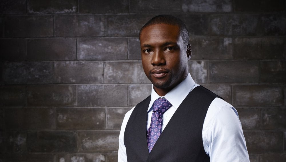 Rob Brown es Edgar Reade
