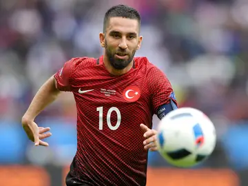 Arda Turan con el seleccionado de Turquía ante Croacia Arda Turan con el seleccionado de Turquía ante Croacia
