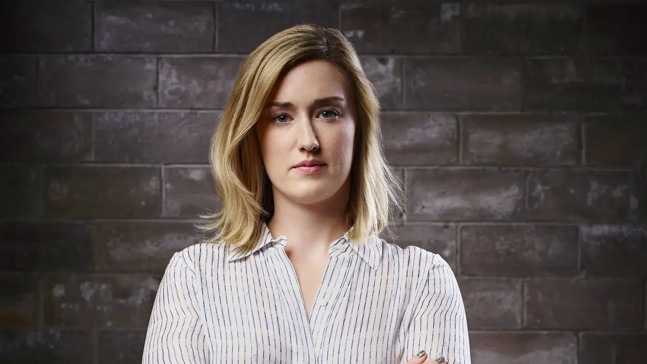 Ashley Johnson es la agente Patterson