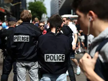 Dos policías franceses, en Lille Dos policías franceses, en Lille