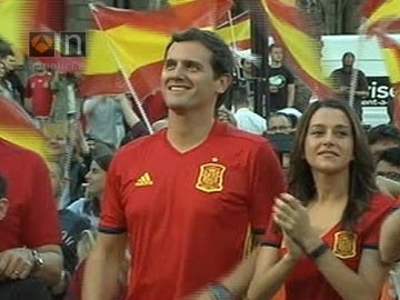 Albert Rivera, animando a la selección española