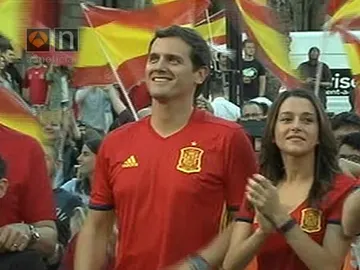Albert Rivera, animando a la selección española Albert Rivera, animando a la selección española