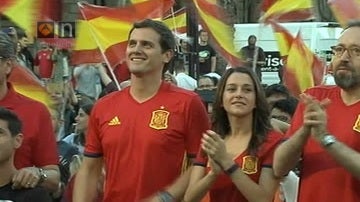 Albert Rivera, animando a la selección española