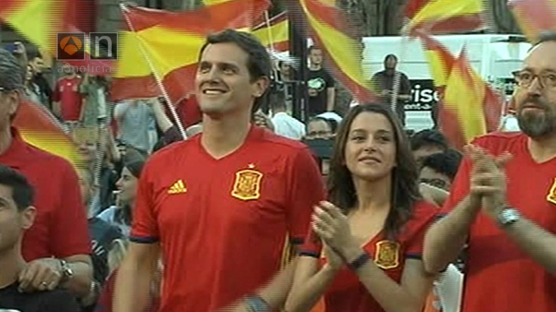 Albert Rivera, animando a la selección española Albert Rivera, animando a la selección española