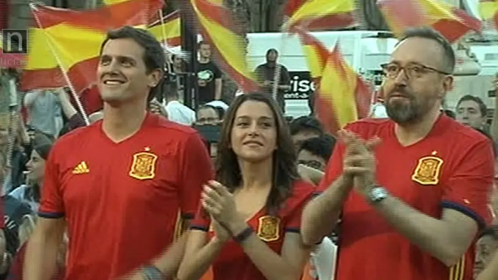 Albert Rivera, animando a la selección española Albert Rivera, animando a la selección española