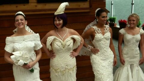 Frame 0.0 de: Los vestidos de novia m&aacute;s glamurosos, hechos de papel higi&eacute;nico