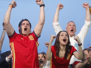 Rivera y Arrimadas celebran un gol de la Selección Rivera y Arrimadas celebran un gol de la Selección