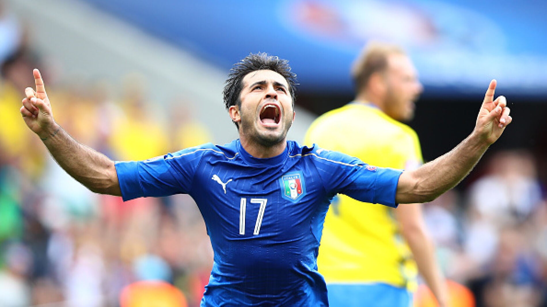 &Eacute;der celebra su gol en la Eurocopa