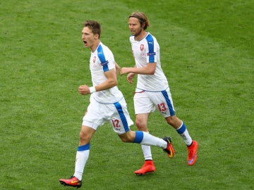 Skoda celebra un gol con la República Checa
