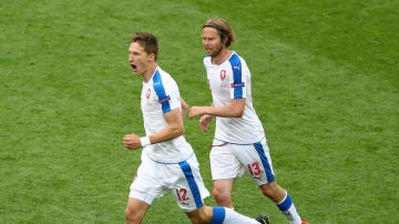 Skoda celebra un gol con la República Checa