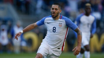 Clint Dempsey celebra su gol con Estados Unidos