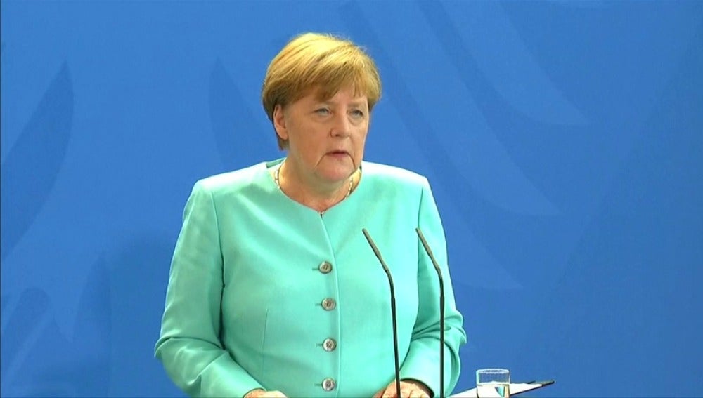 Frame 8.110159 de: Angela Merkel pide "calma" y "moderación"  para las negociaciones con el R.Unido