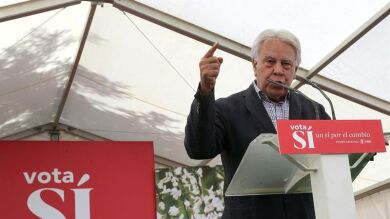 Felipe González pide al PSOE que dialogue con Rajoy y no obstaculice un Gobierno minoritario