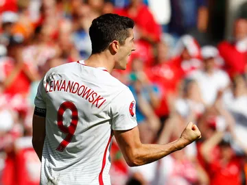 Lewandowski celebra un gol en la tanda de penaltis Lewandowski celebra un gol en la tanda de penaltis