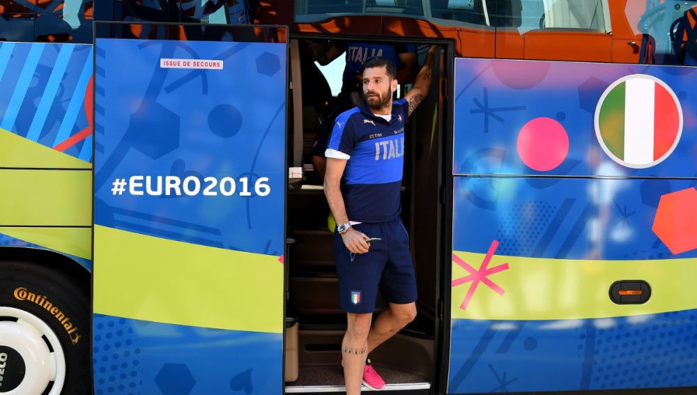 Candreva se baja del autobús