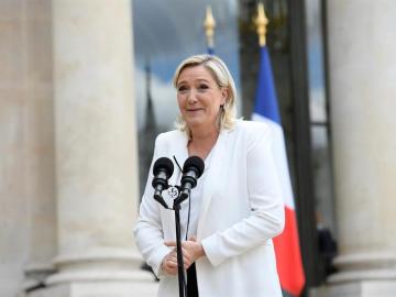 Marine Le Pen tras su reunión con Hollande