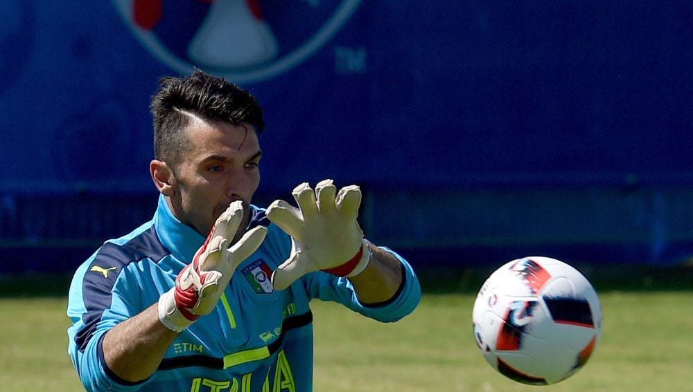 Buffon, en el entrenamiento de la selección italiana