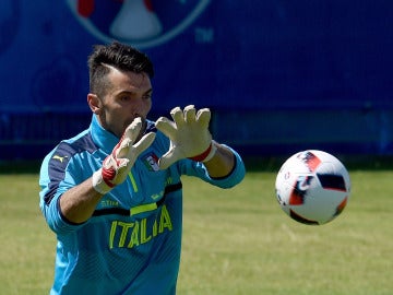 Buffon, en el entrenamiento de la selección italiana
