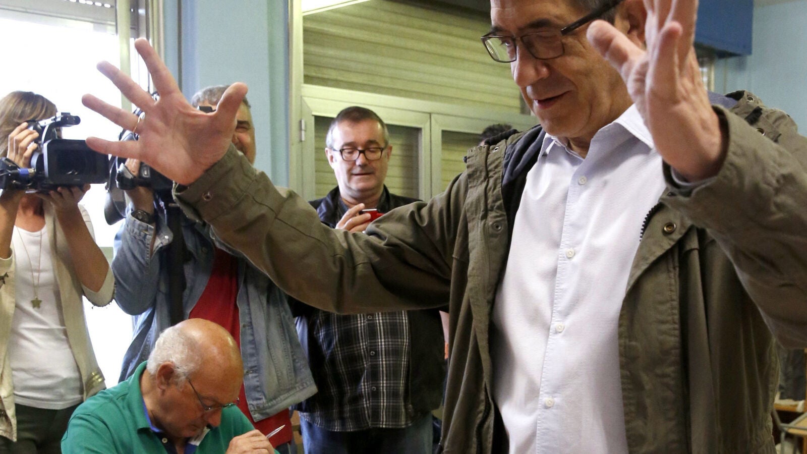 Susana Díaz y Patxi López esperan una 