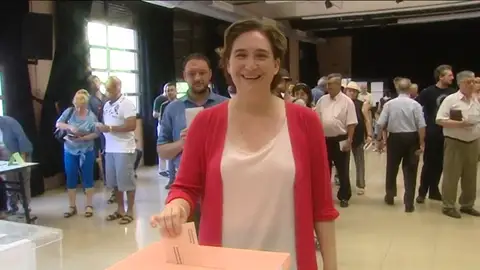 Frame 38.491158 de: Colau: “cada voto es clave para el cambio real” Frame 38.491158 de: Colau: “cada voto es clave para el cambio real”