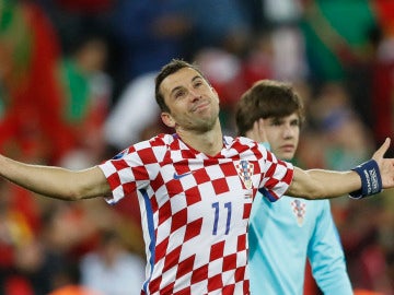 Darijo Srna, gesticula en un partido de la Eurocopa