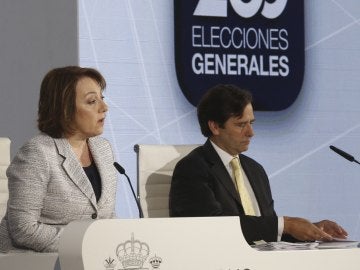 La secretaria de Estado de Comunicación, Carmen Martínez Castro, y el subsecretario de Interior, Luis Aguilera