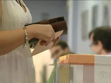 Frame 45.318881 de: Los colegios electorales abren sus puertas a más de 36,5 millones de votantes Frame 45.318881 de: Los colegios electorales abren sus puertas a más de 36,5 millones de votantes