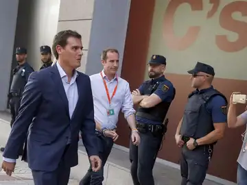 El líder de Ciudadanos, Albert Rivera, a su llegada a la sede de Ciudadanos El líder de Ciudadanos, Albert Rivera, a su llegada a la sede de Ciudadanos