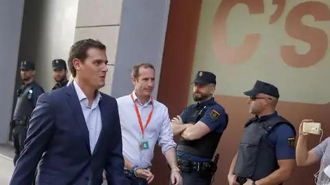 El líder de Ciudadanos, Albert Rivera, a su llegada a la sede de Ciudadanos El líder de Ciudadanos, Albert Rivera, a su llegada a la sede de Ciudadanos