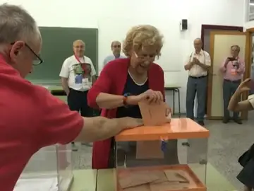 Frame 12.244518 de: Carmena expresa su deseo de que vote "mucha gente" y haya gobierno "pronto" Frame 12.244518 de: Carmena expresa su deseo de que vote "mucha gente" y haya gobierno "pronto"