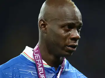 Balotelli, llorando tras la final de la Euro 2012 ante España Balotelli, llorando tras la final de la Euro 2012 ante España