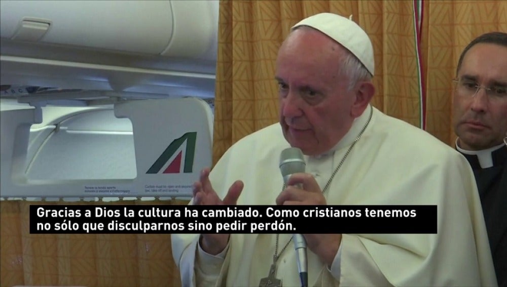 Frame 5.262396 de: Para el Papa Francisco, la iglesia debería buscar el perdón de los homosexuales