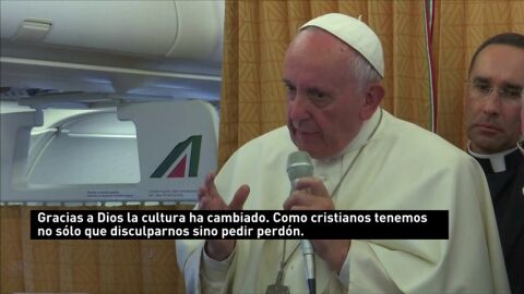 Frame 5.262396 de: Para el Papa Francisco, la iglesia deber&iacute;a buscar el perd&oacute;n de los homosexuales