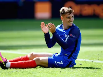 Antoine Griezmann, en el suelo durante un partido con Francia Antoine Griezmann, en el suelo durante un partido con Francia