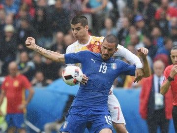 Bonucci marcando a Morata