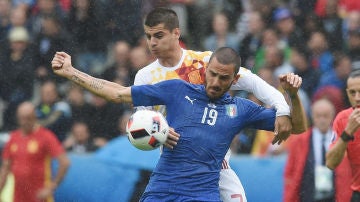 Bonucci marcando a Morata