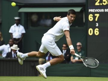 Arrollador debut de Djokovic en Wimbledon