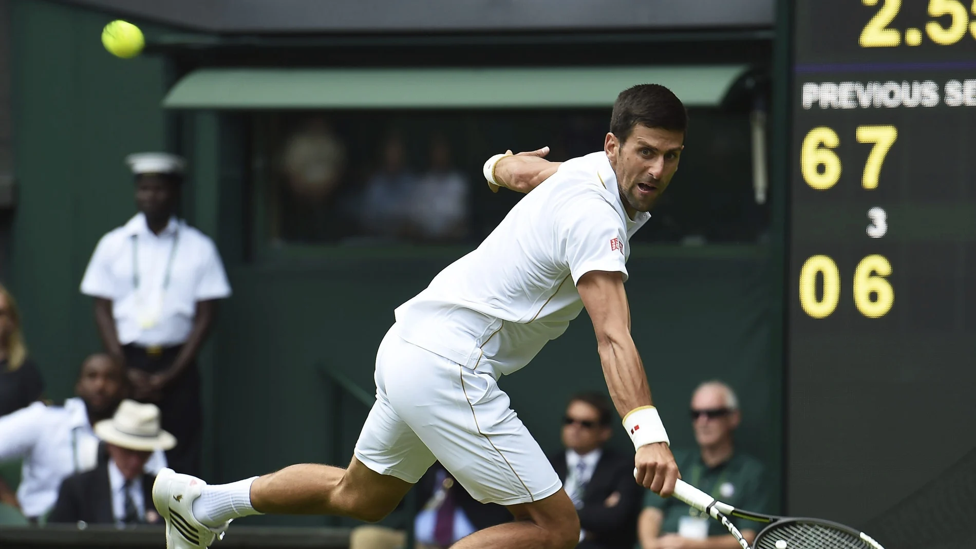 Arrollador debut de Djokovic en Wimbledon Arrollador debut de Djokovic en Wimbledon