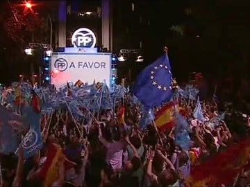 Frame 6.22615 de: El mapa político de España se tiñe de azul