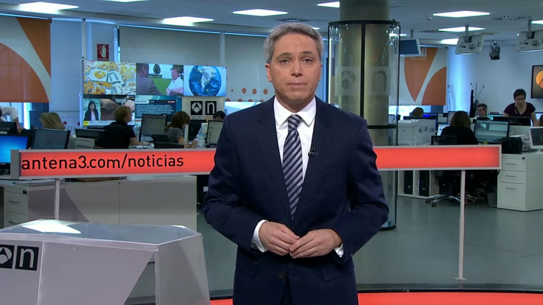 Frame 74.645384 de: Rajoy sobrevive otra vez