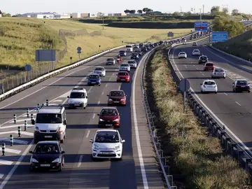 Tráfico en la A-4, carretera de Andalucía, sentido Madrid. Tráfico en la A-4, carretera de Andalucía, sentido Madrid.