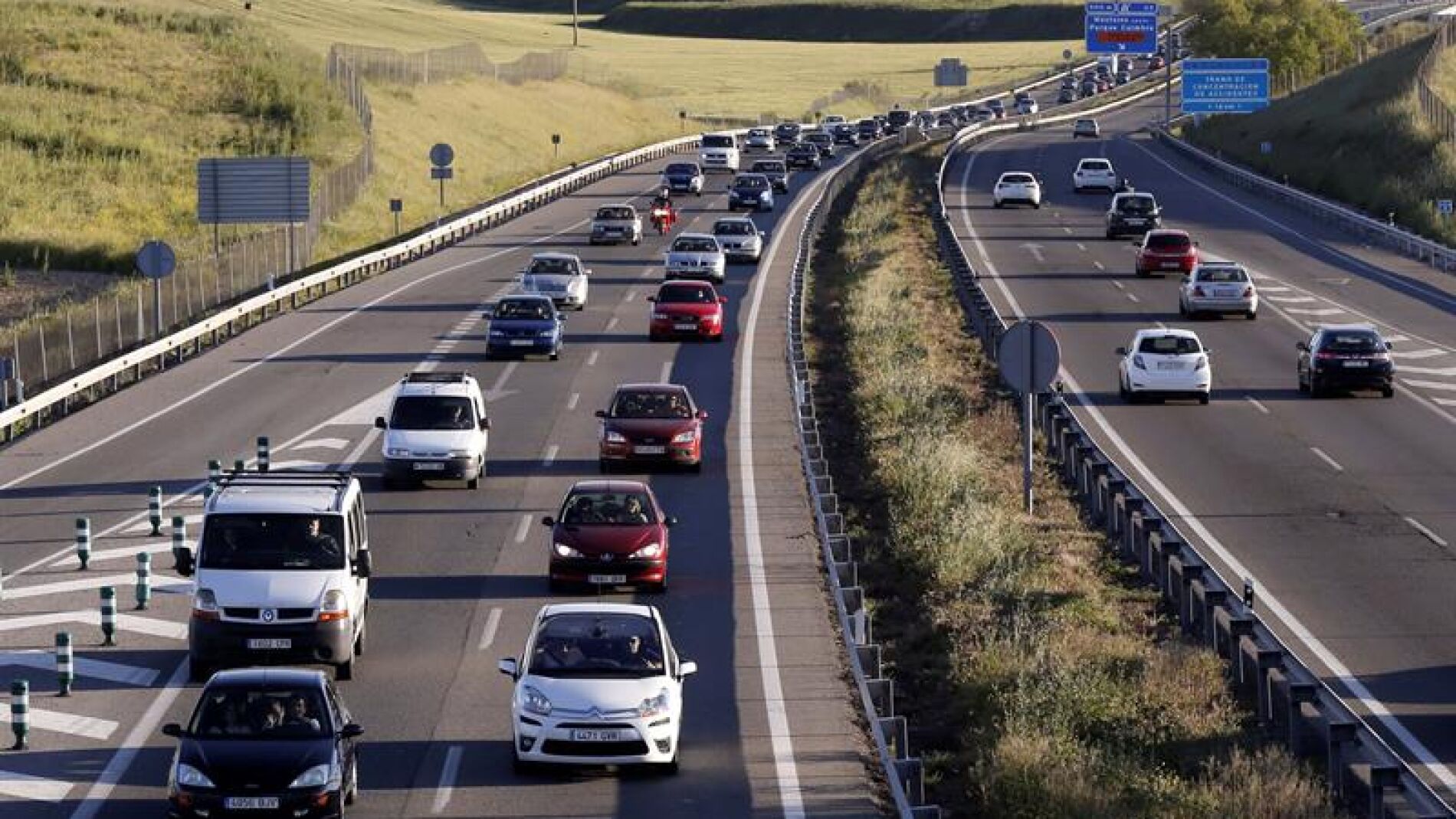 Tr&aacute;fico en la A-4, carretera de Andaluc&iacute;a, sentido Madrid.