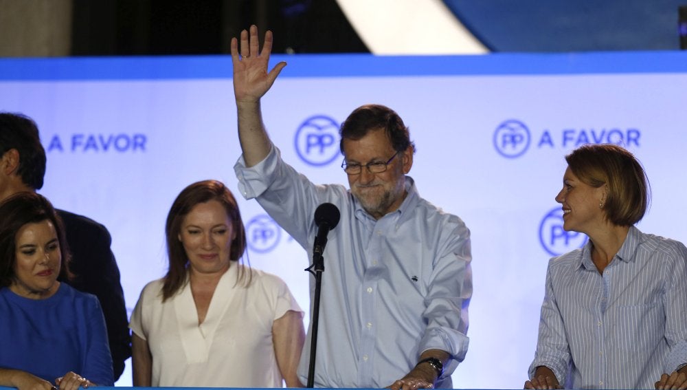 Mariano Rajoy celebra el triunfo en la sede del PP