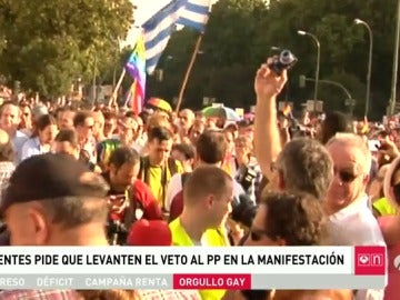 Frame 10.039597 de: Cifuentes tacha de "terrible equivocación" que la organización del Orgullo haya "vetado" al PP de Madrid en la marcha