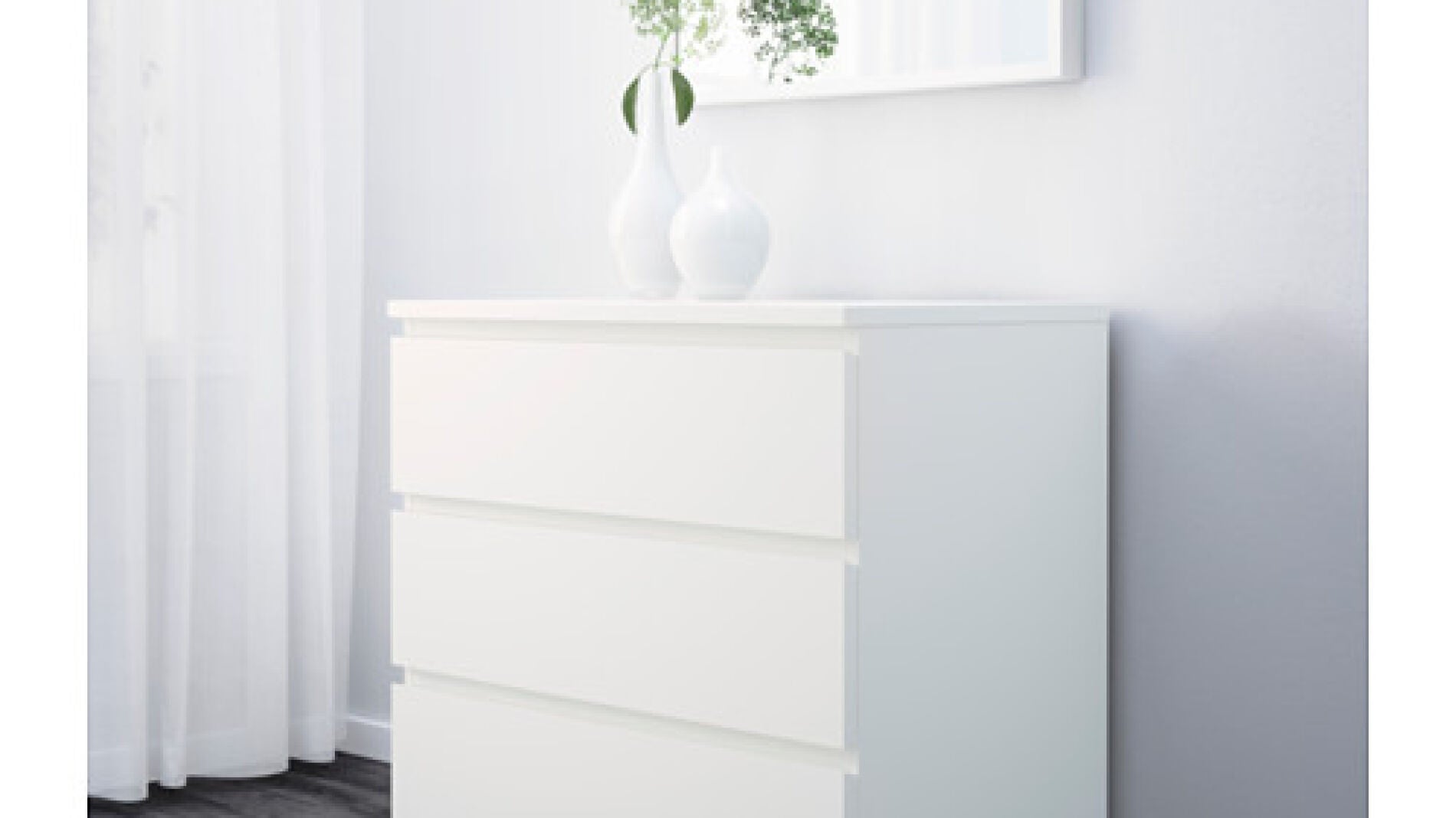 C&oacute;moda de Ikea retirada